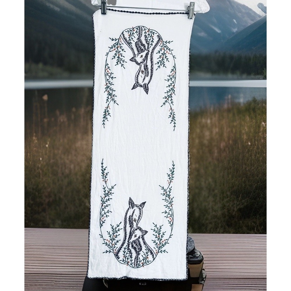 Embroidered Deer Floral Linen Table Runner Crochet Edge Country White Decor READ
